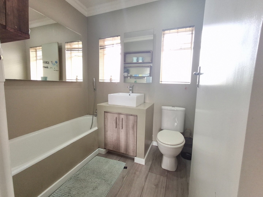 4 Bedroom Property for Sale in Roodia Free State